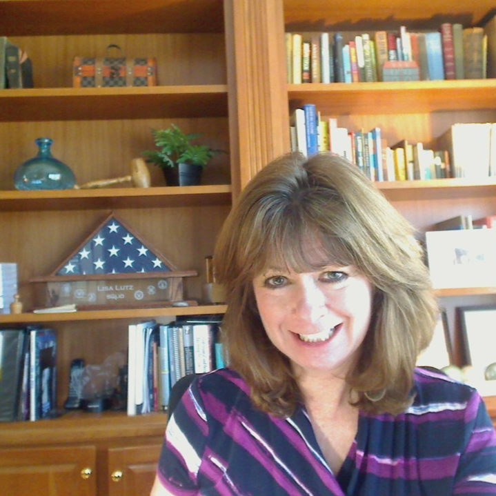 Lisa Lutz Lisa Lutz Headshot